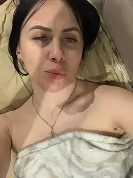 AthenaElle live cam on StripChat