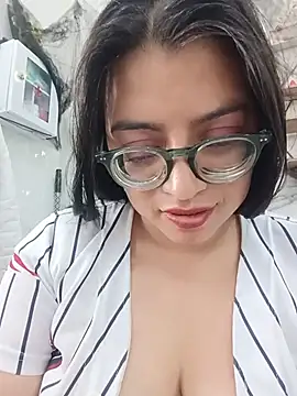 SOFI__10 live cam on StripChat