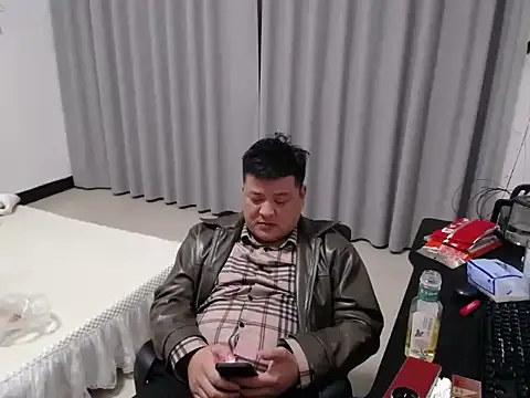 zhang1118 live cam on StripChat