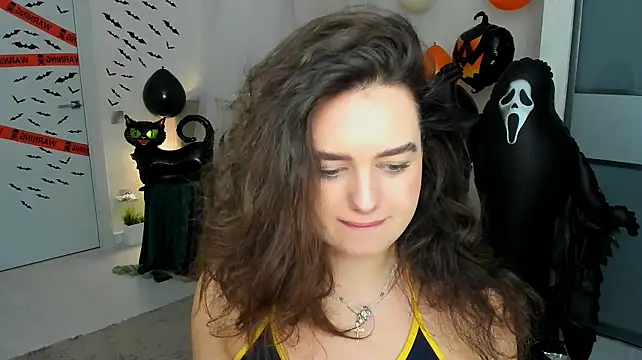 MiracleCurly live cam on StripChat