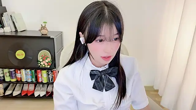 Onechestnut live cam on StripChat