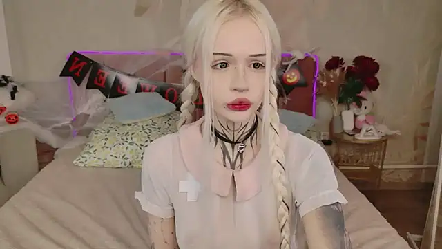 CloudyUniasia live cam on StripChat