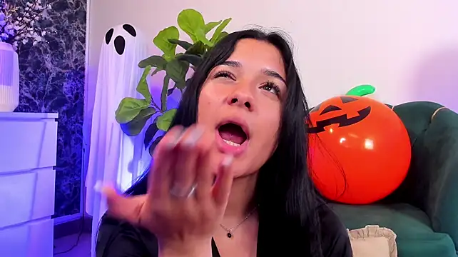 NaomiVelourr