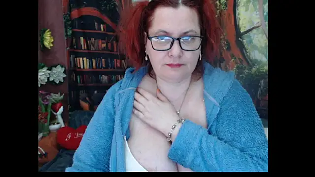 PlayfullMature live cam on StripChat