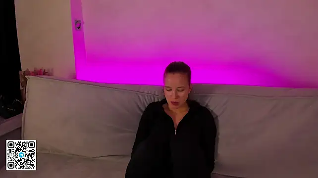 Anellyball live cam on StripChat