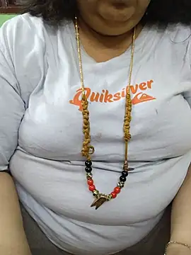 tamil-mayasri (F milf) - boobs oil