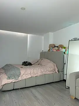 Cloee_Rainbow1 webcam
