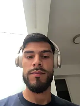 Elmaximo24 on Stripchat