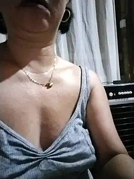 assqueenlovely live cam on StripChat