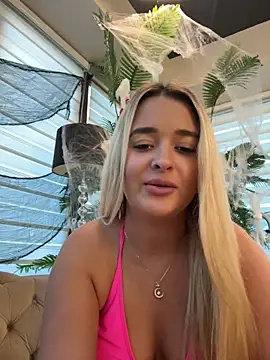 LaceyDover live cam on StripChat
