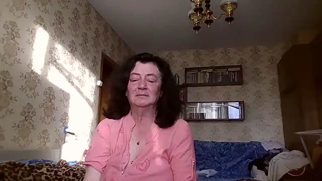 GypsiQueen2 live cam on StripChat