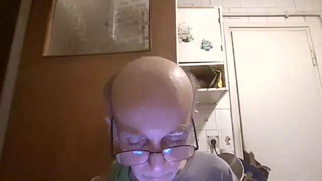 mariusica1@xh live cam on StripChat