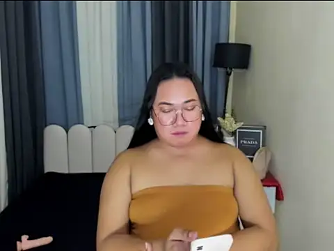 Cassiefoxx live cam on StripChat