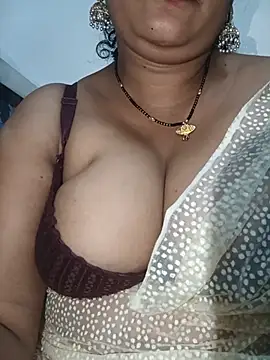 Nyra-23 live cam on StripChat