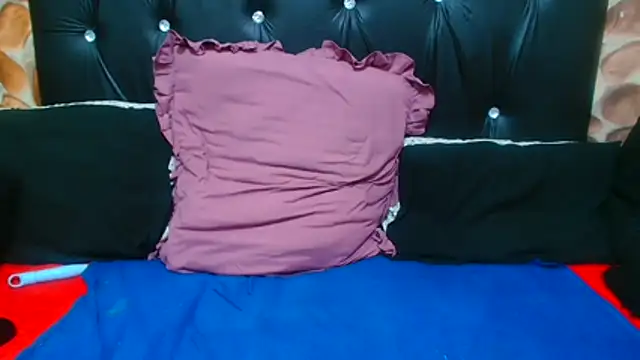 AfricanBigAssxx98 live cam on StripChat