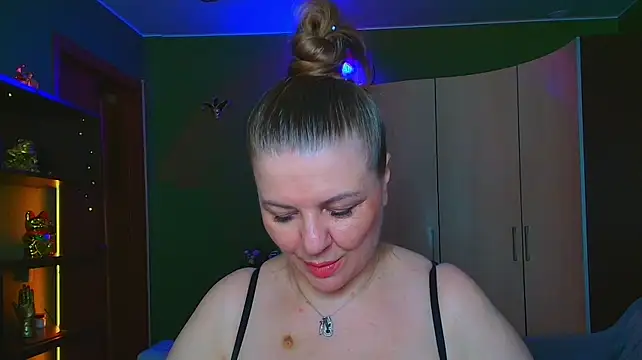 VeronikawGold live cam on StripChat