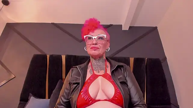 mistress_sandy live cam on StripChat