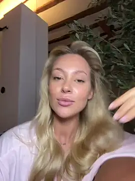 LiaLemo live cam on StripChat