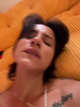 Ale_Lewis live cam on StripChat