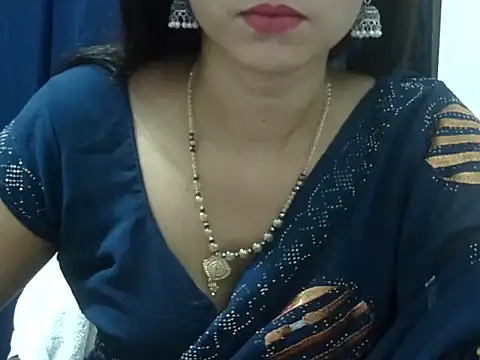 Laila_Cute live cam on StripChat