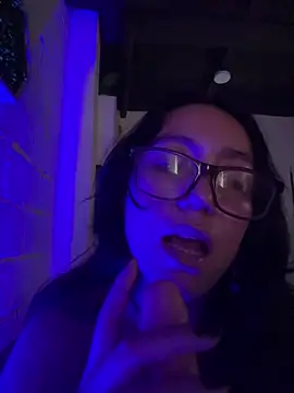 Ravelyn__ live cam on StripChat