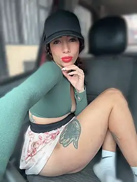 roxyrougee live cam on StripChat