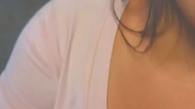 EmilyQueen3x live cam on StripChat
