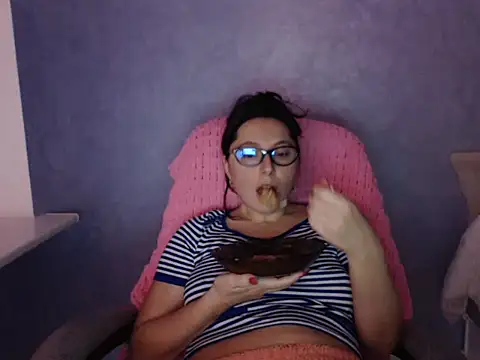LuckyLisa23 live cam on StripChat