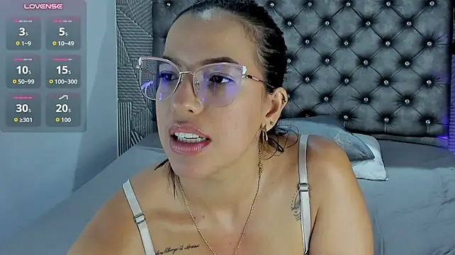 ShallomMuse live cam on StripChat