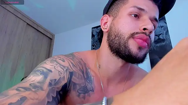 Santos_ramirez1 live cam on StripChat