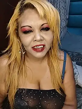 hemilynthomas2467 live cam on StripChat