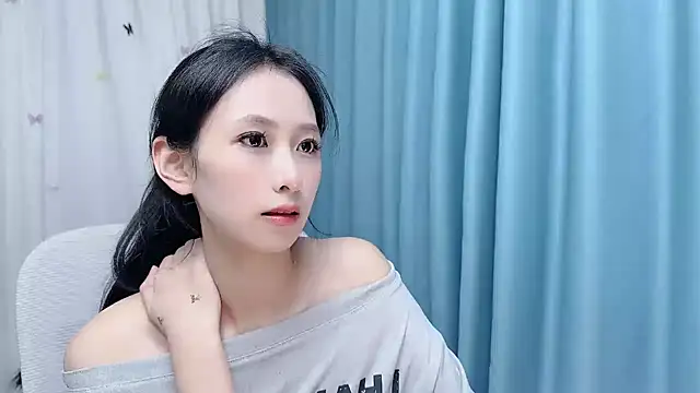 LZL68 live cam on StripChat