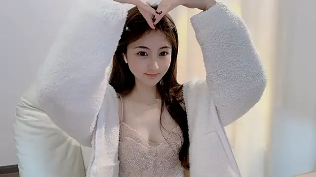 LH7 live cam on StripChat