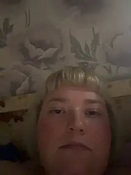 LoloMensens live cam on StripChat