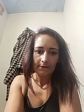 Alina03210 live cam on StripChat