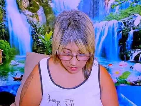 indianroxy live cam on StripChat