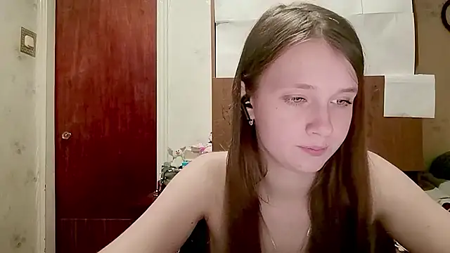 CecilleSollors live cam on StripChat