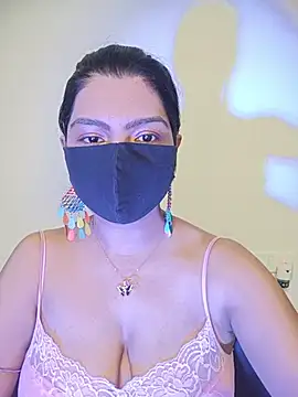 NaughtyNaina01 live cam on StripChat