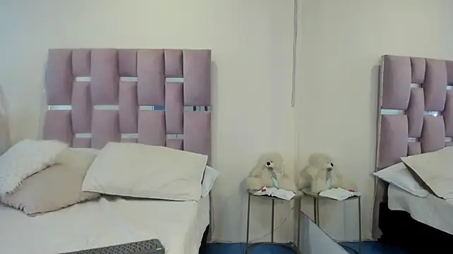 ViolettaSteel live cam on StripChat