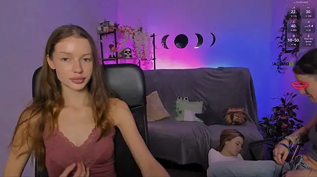 khloebeauty live cam on StripChat