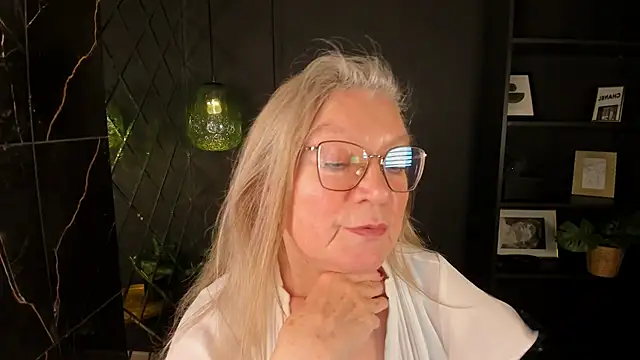 NataliMellow live cam on StripChat