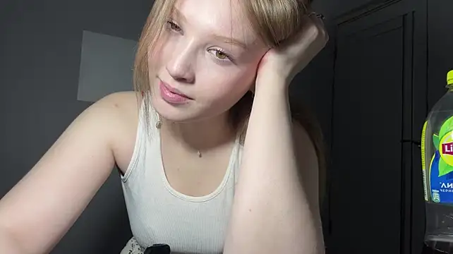 CaritaTorivio live cam on StripChat