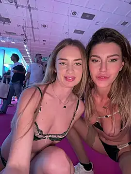 EvieEvans live cam on StripChat