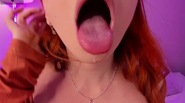 emma_scott2 live cam on StripChat