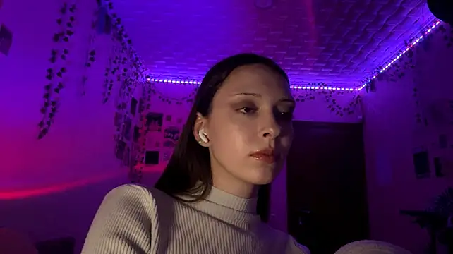 LoretaRosek live cam on StripChat