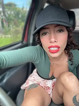 roxyrougee live cam preview