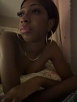 Nina_Velveta live cam on StripChat