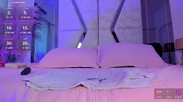 CarolineFyre live cam on StripChat