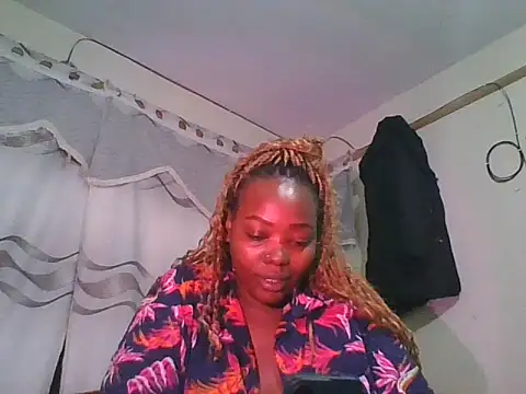 sweetbootty03 live cam on StripChat