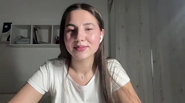 rubymoonv live cam on StripChat